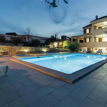 Golden Castle Villa
