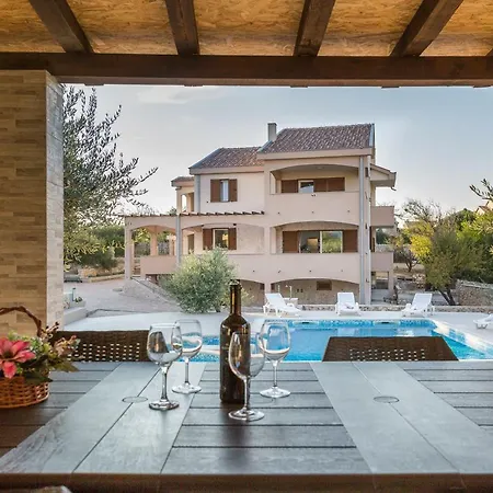 Golden Castle Villa